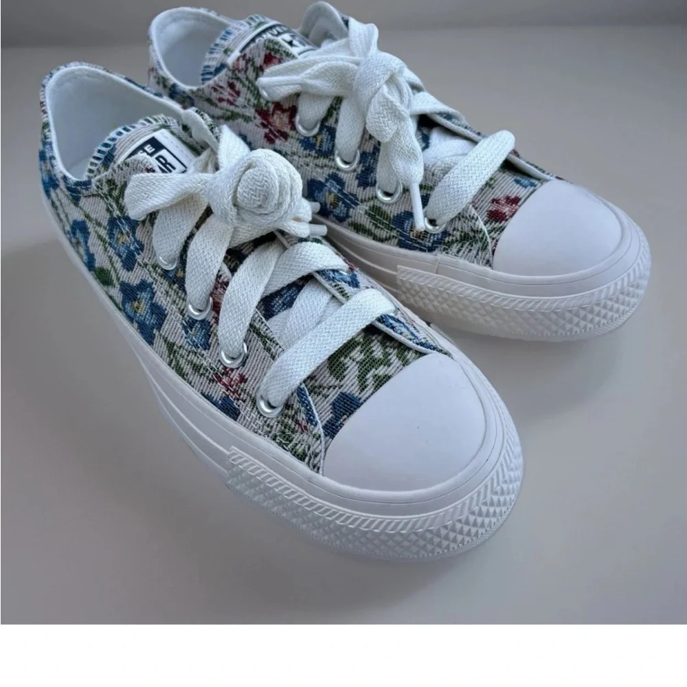 Converse Women's Floral Sneakers - White and Blue - Picture 3 of 16
